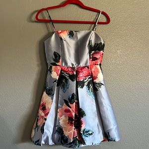 NWOT Juniors Fit and Flare Dress Size 3 Floral